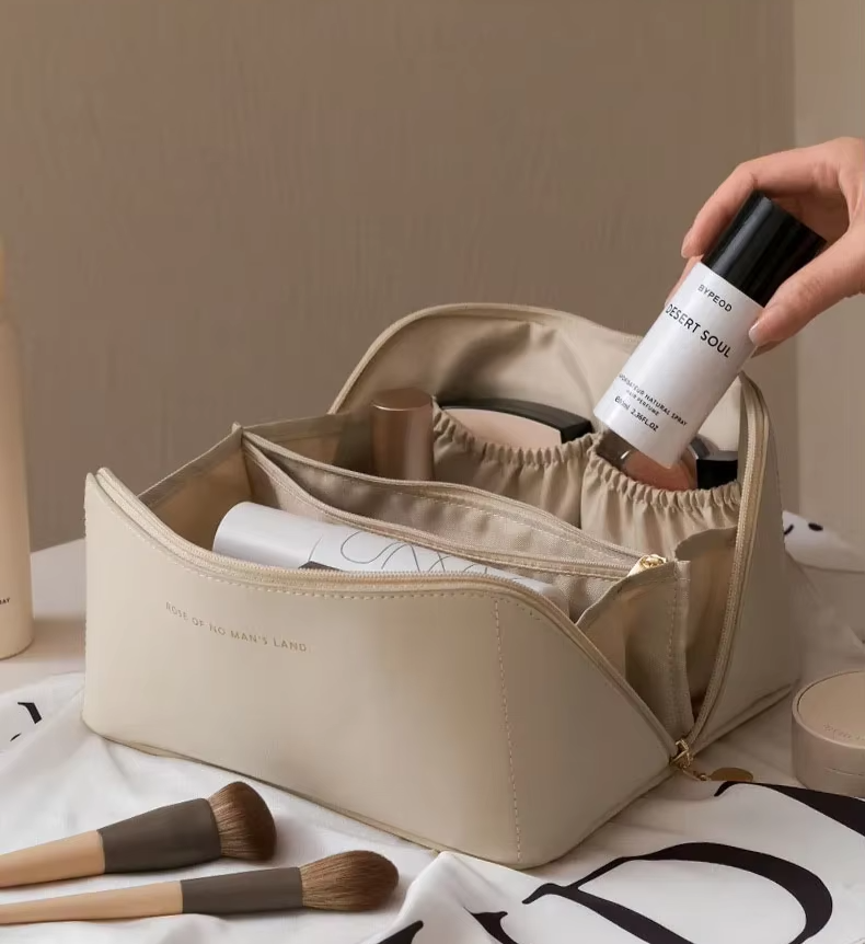 trousse de toilette blanche