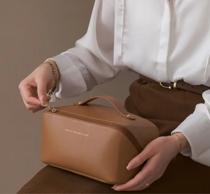 trousse de toilette marron